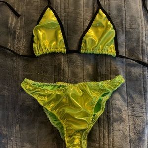 Shopbglittz radioactive top & bottoms
